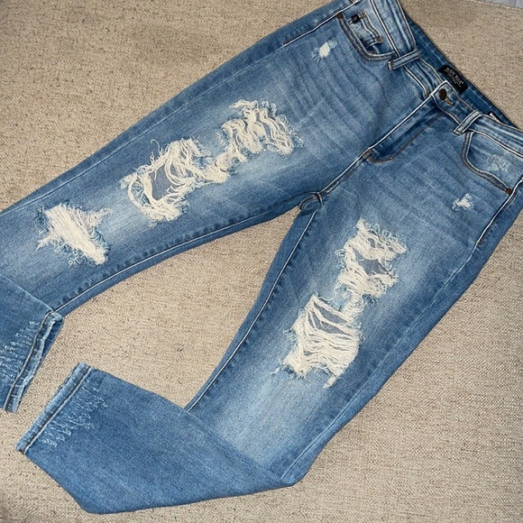 Judy Blue Denim - Judy Blue Boyfriend Fit Jeans Heavily Distressed- size 7/28 - E
